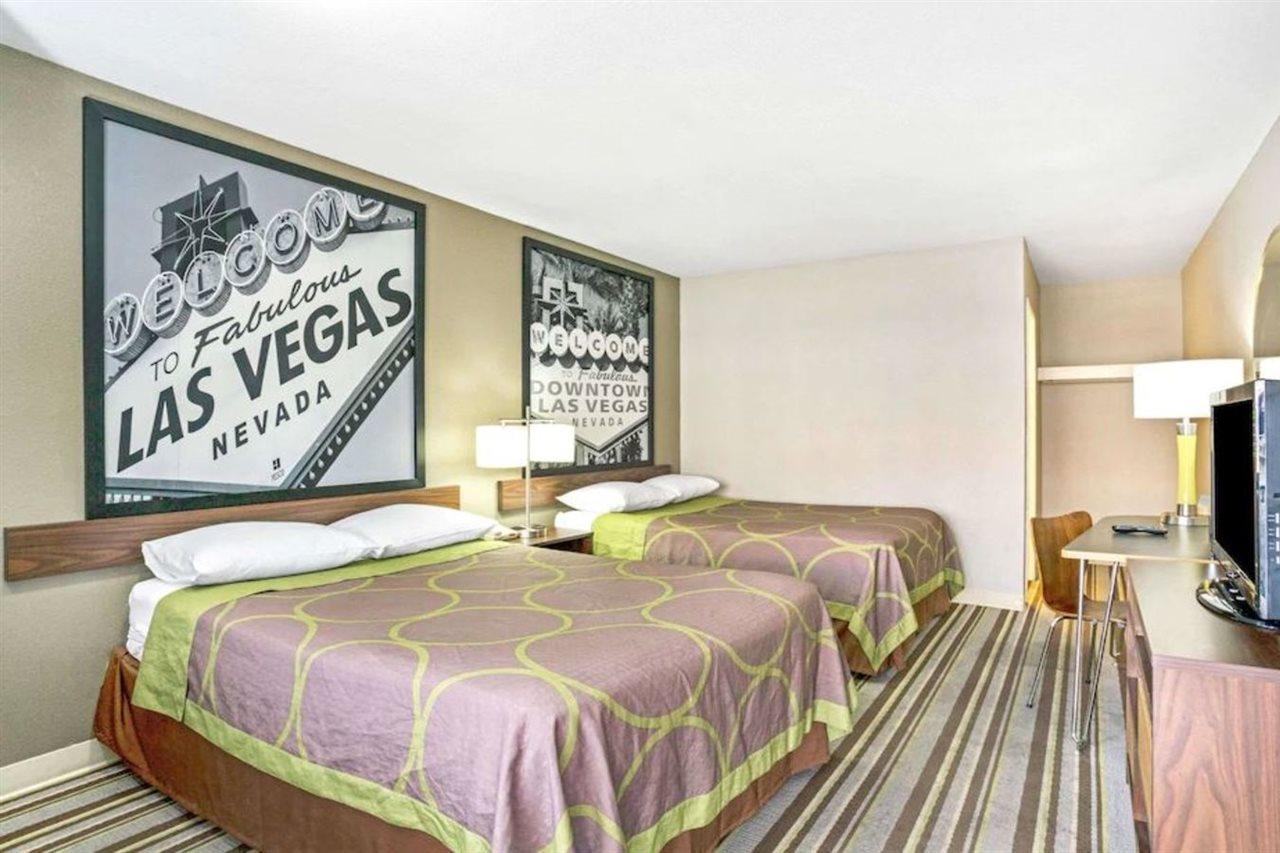 Super 8 By Wyndham Las Vegas Nellis Afb Area Экстерьер фото