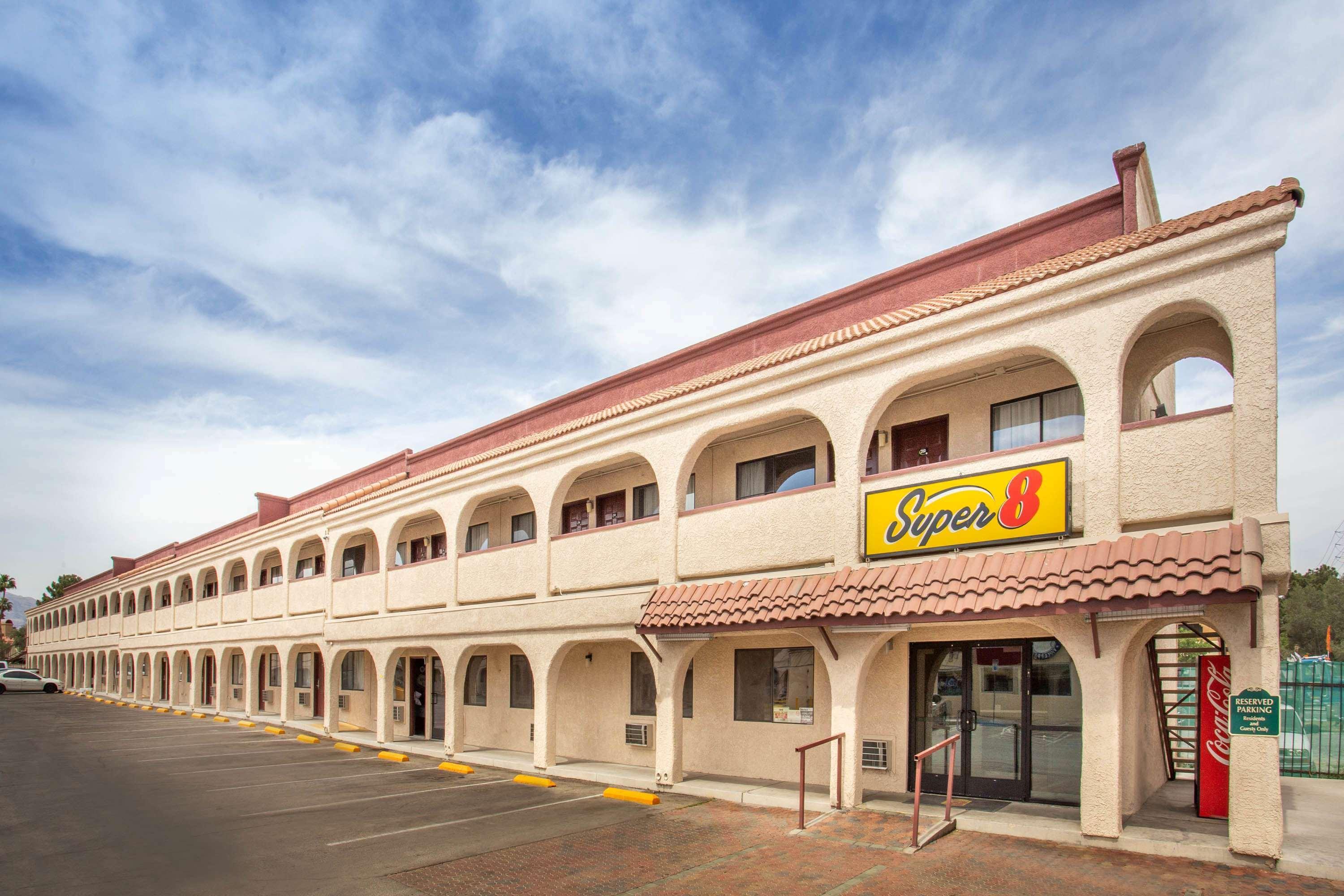 Super 8 By Wyndham Las Vegas Nellis Afb Area Экстерьер фото