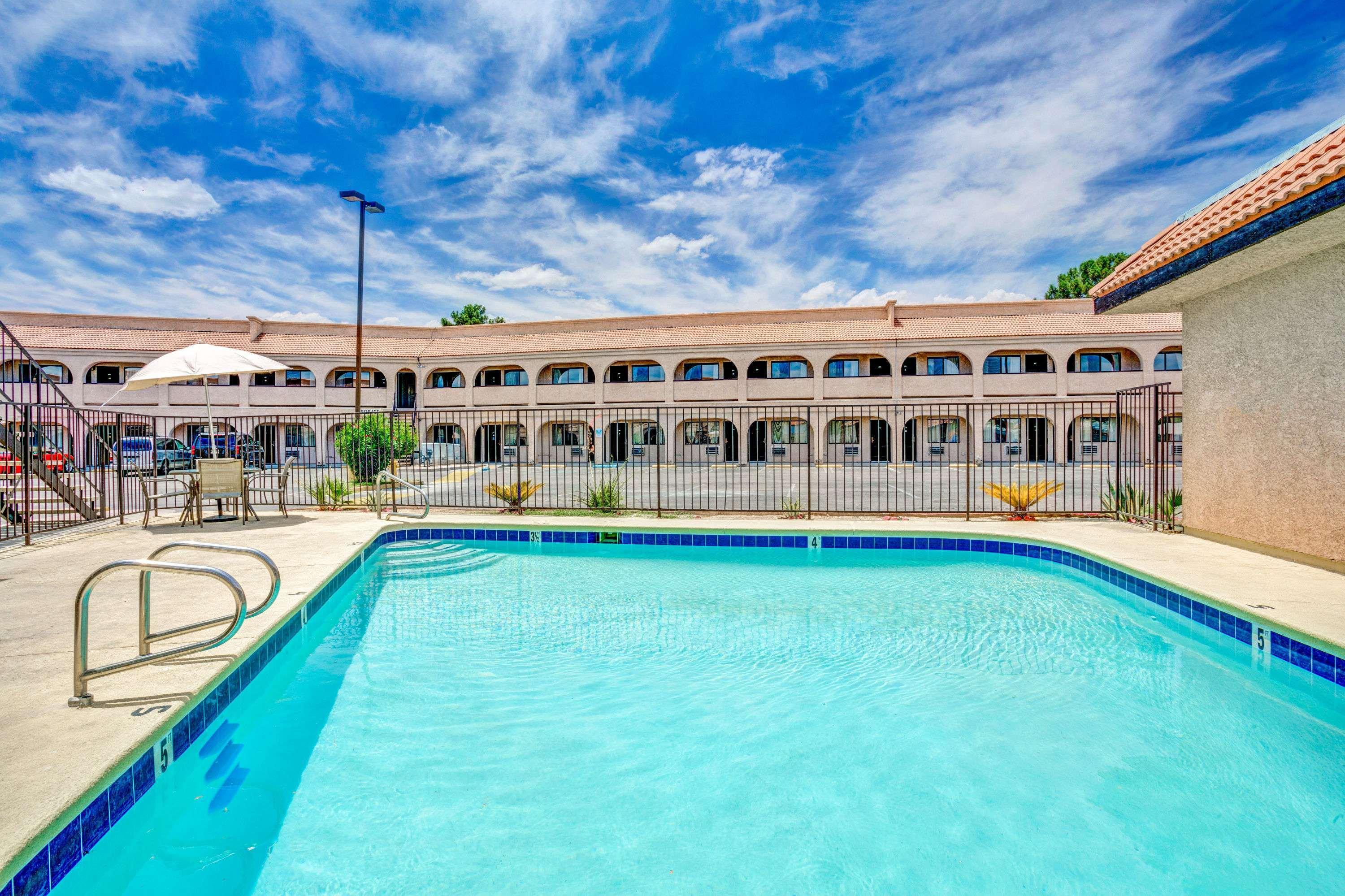 Super 8 By Wyndham Las Vegas Nellis Afb Area Экстерьер фото