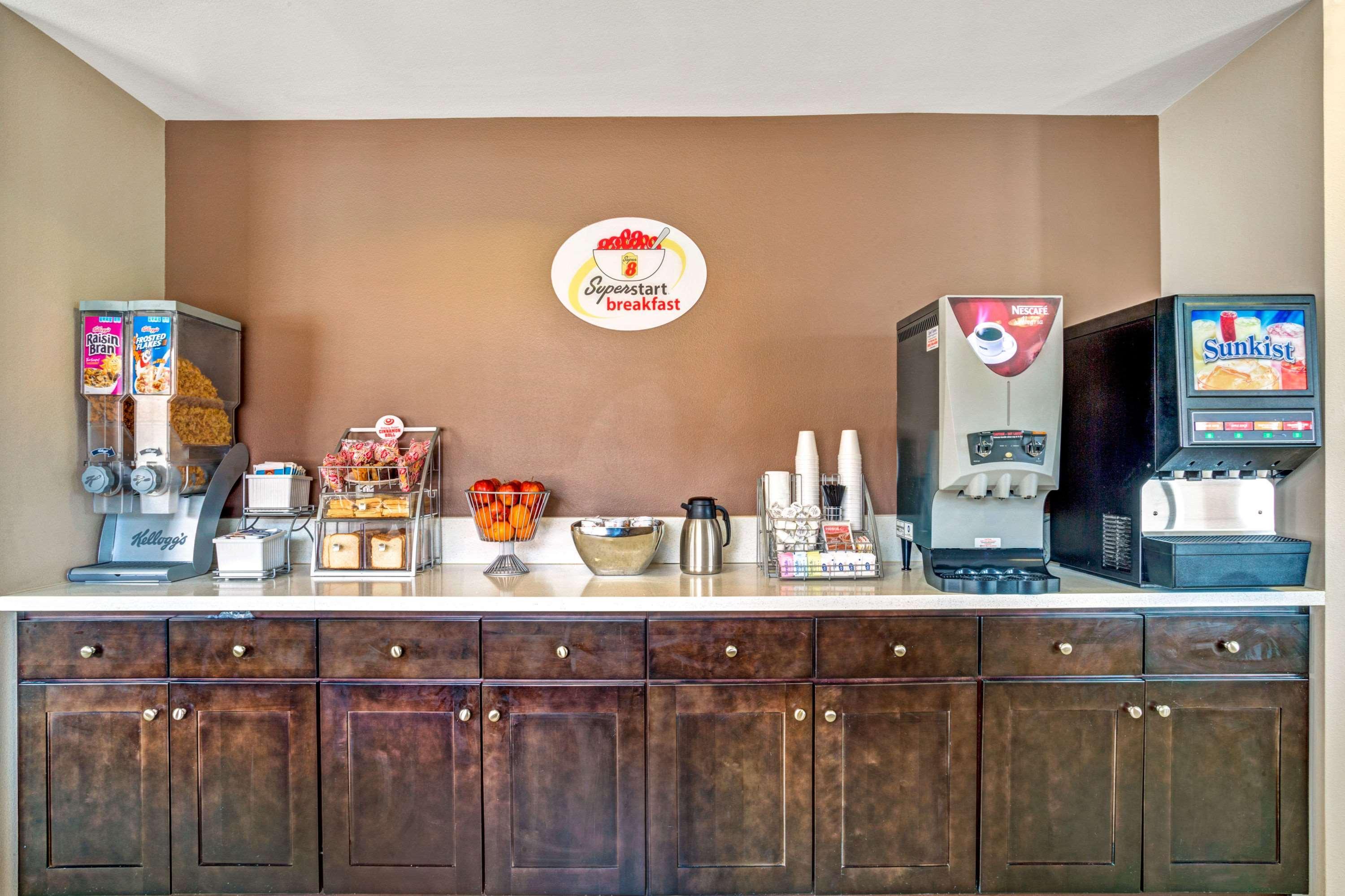 Super 8 By Wyndham Las Vegas Nellis Afb Area Экстерьер фото
